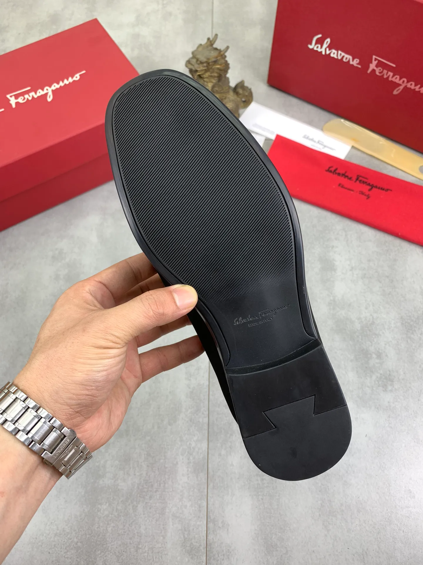 Men's Men's Shoes 💰P460💰[New Style] Water-dyed Niuli 🆘[Salvatore Ferragamo] Ferragamo's latest casual business leather shoes for men! Available at counters simultaneously! The fabric is made of specially imported original calfskin, and the interior is made of imported water-dyed cowhide. It is absolutely luxurious and leads the fashion trend. Matching code: 38-45; 3⃣️ colors available